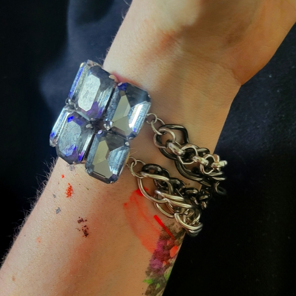 Bracelet, black and silver chain with rectangular jewels